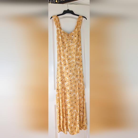 ✨Free People✨• Yellow Floral Midi Dress with Open Back - Picture 1 of 6